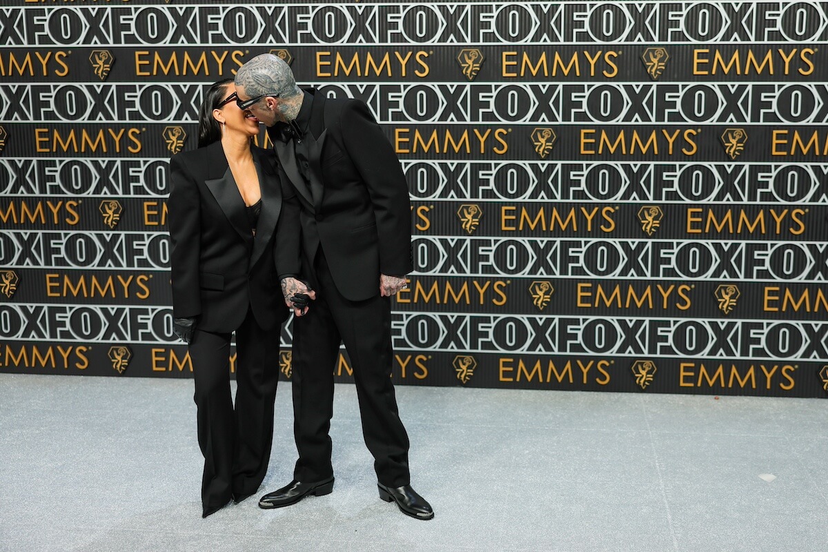 Travis Barker and Kourtney Kardashian kiss on the red carpet