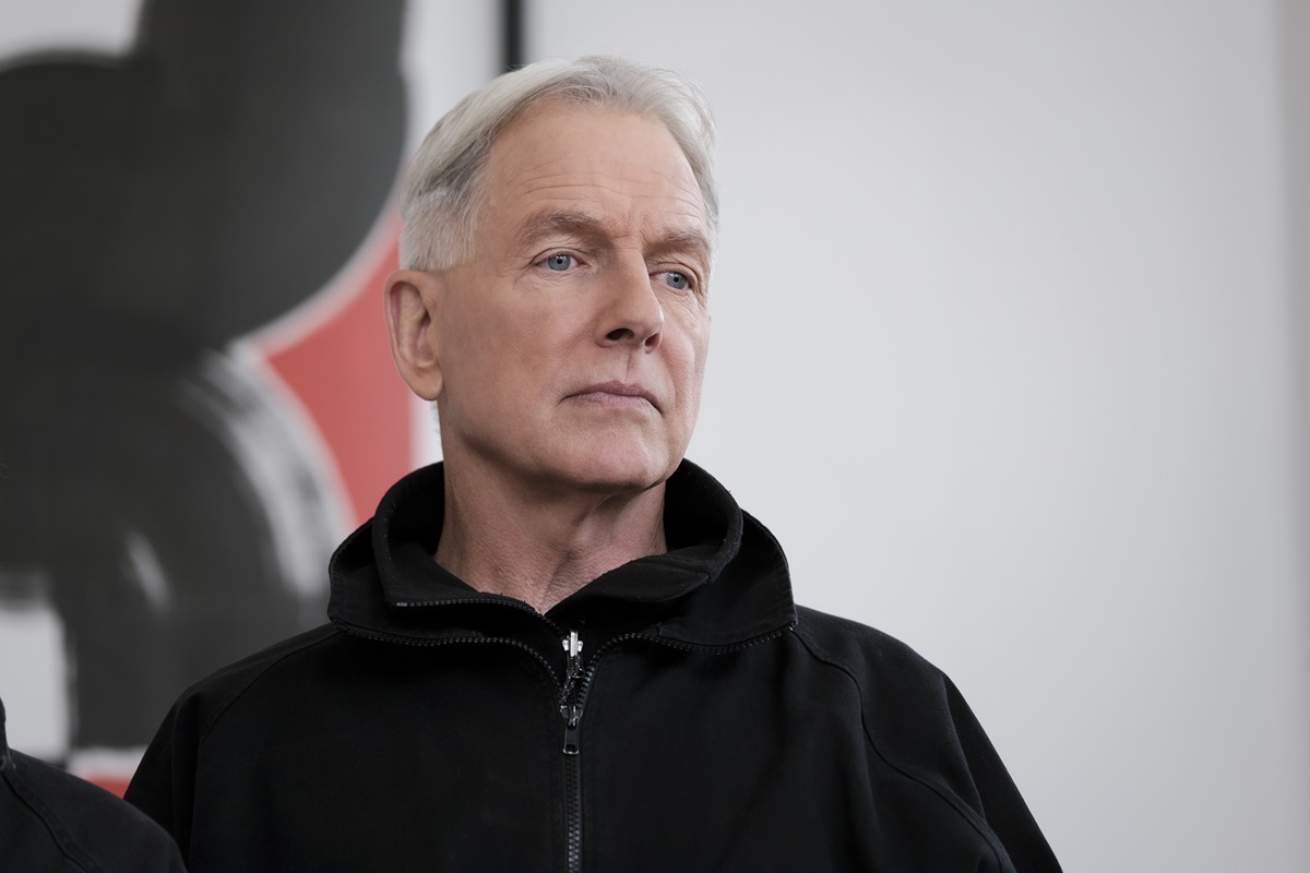 Mark Harmon posing in an episode of 'NCIS' in a black shirt.
