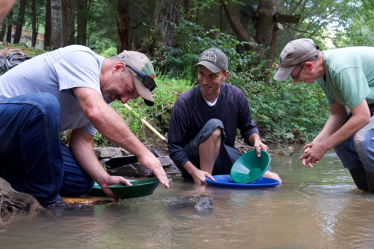 DAVE TURIN PANS WITH NEW PROSPECTORS JEFF BURNETT AND AARON CHANDLER ON THE CHESTATEE RIVER IN GEORGIA