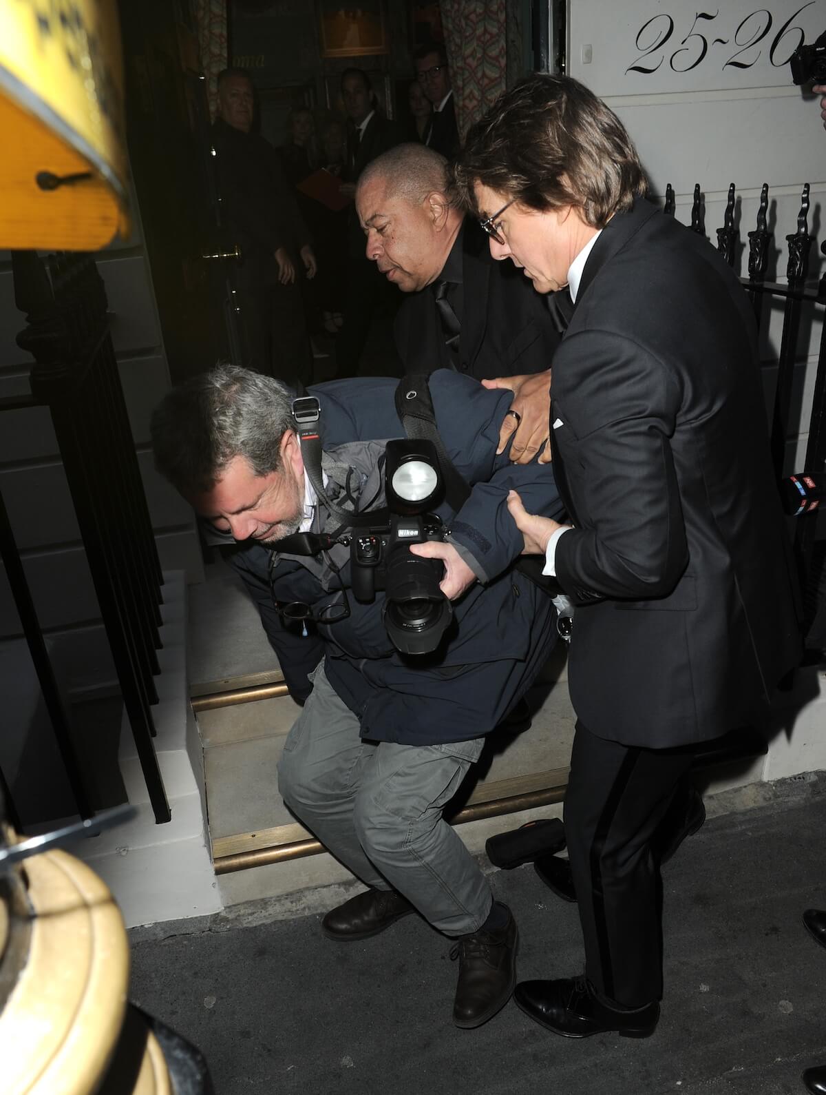 Tom Cruise Greets Fans Outside of Victoria Beckham's 50th Birthday Party