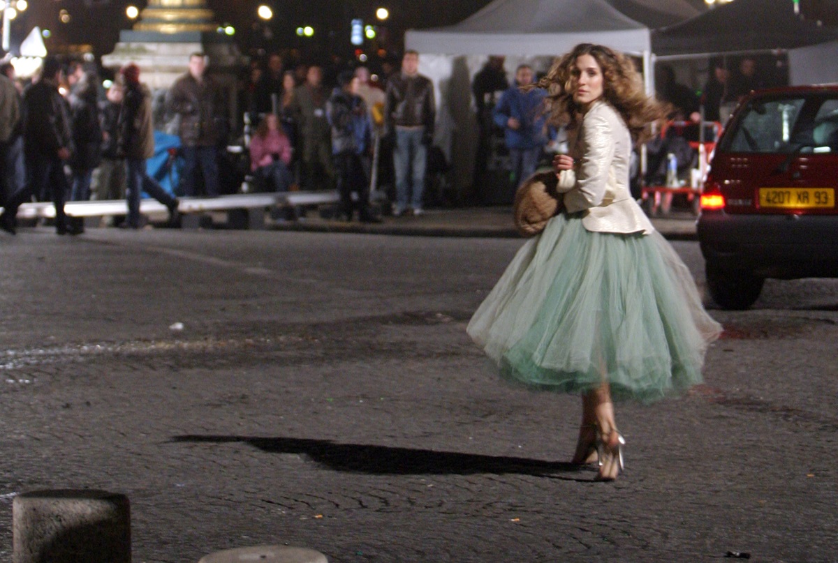 Sarah Jessica Parker in her infamous series finale dress during 'Sex and the City' season 6 in Paris