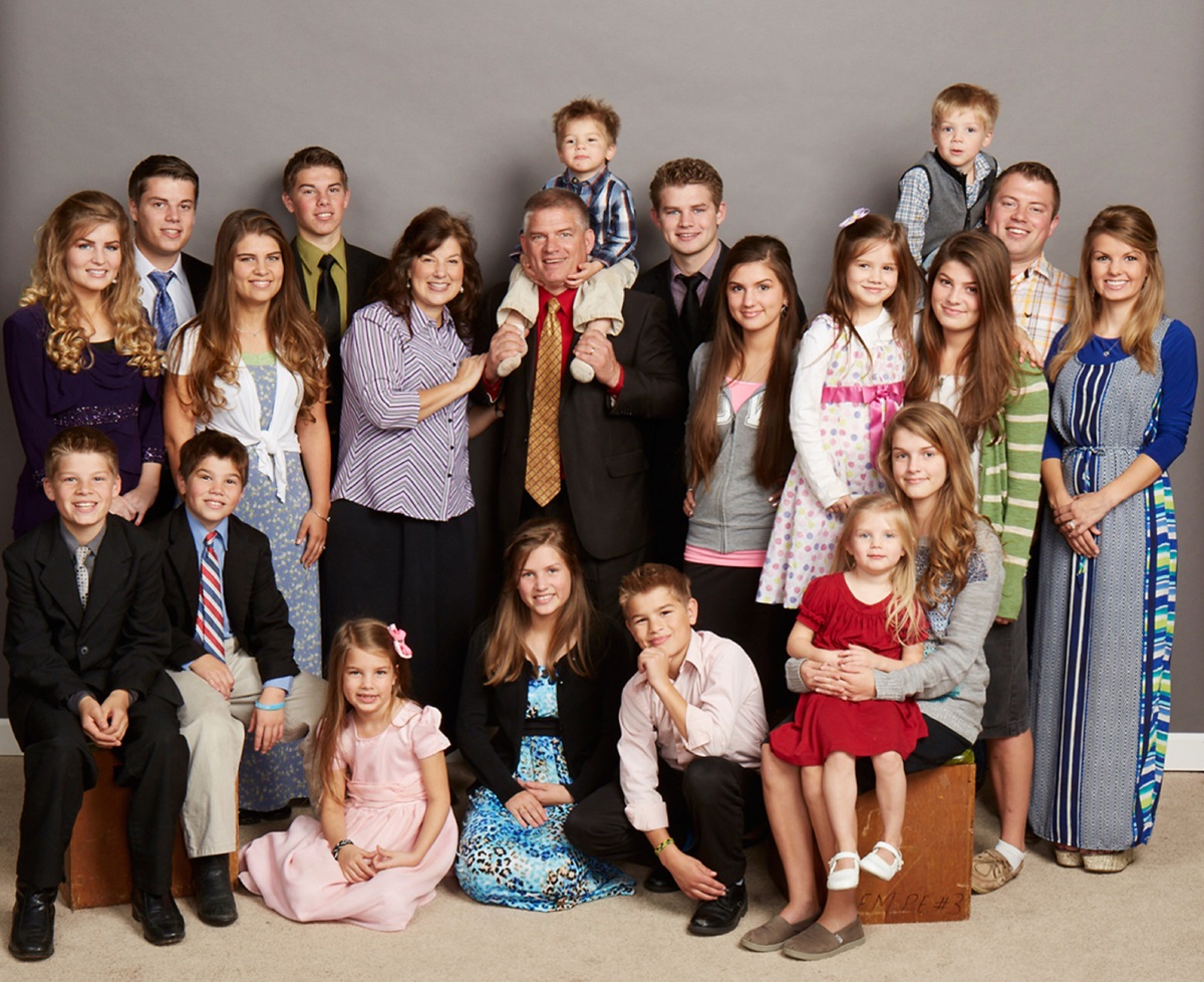 The Bates family poses for a promotional photo for 'Bringing Up Bates'