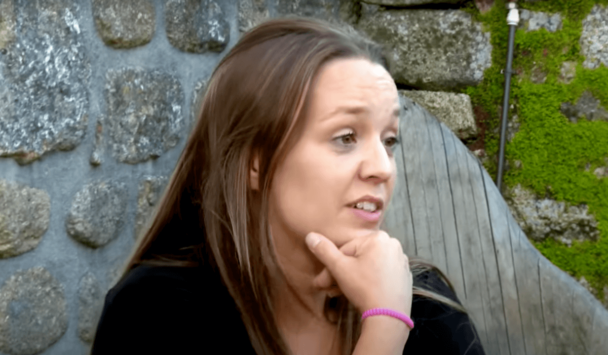 Rachelo Walters from '90 Day Fiancé: Before the 90 Days' with her hand on her chin