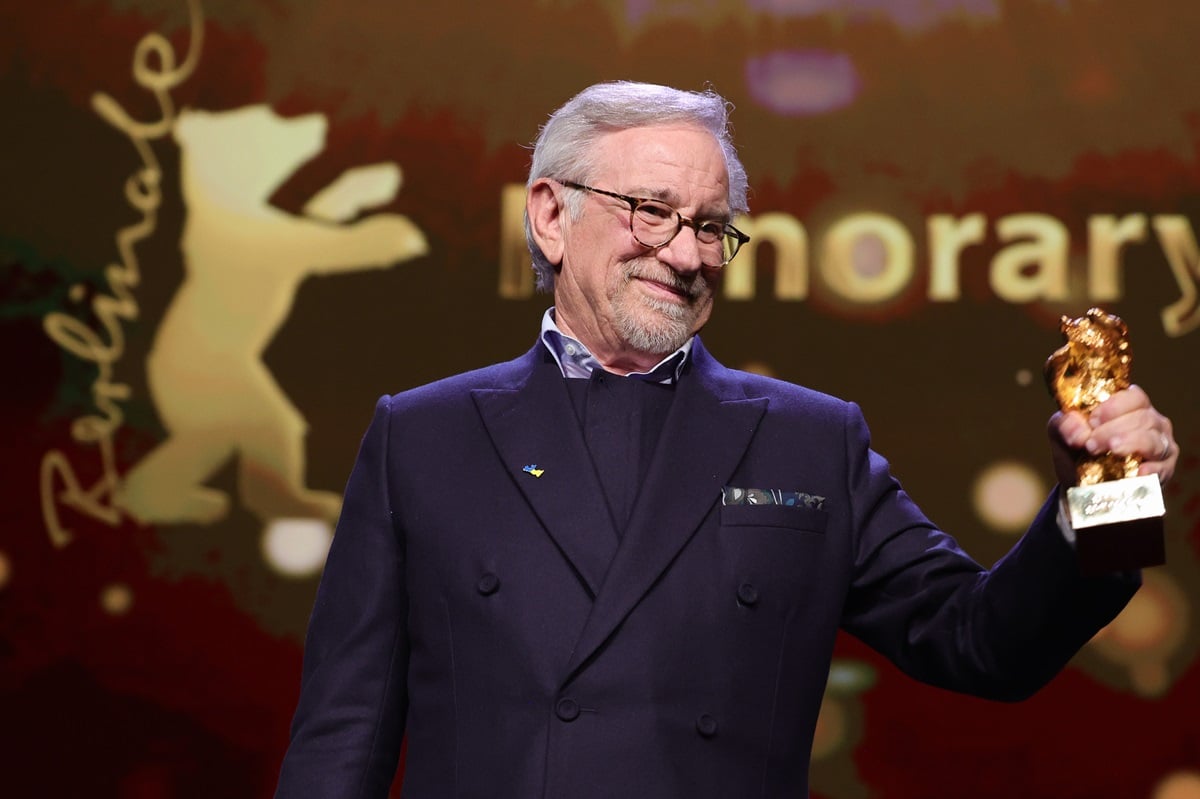 Steven Spielberg posing at the premiere of 'The Fablemans' with a trophie.