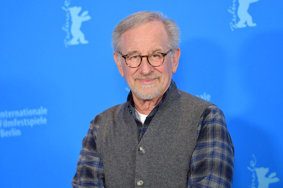 Steven Spielberg posing at the premiere of 'The Fablemans'.