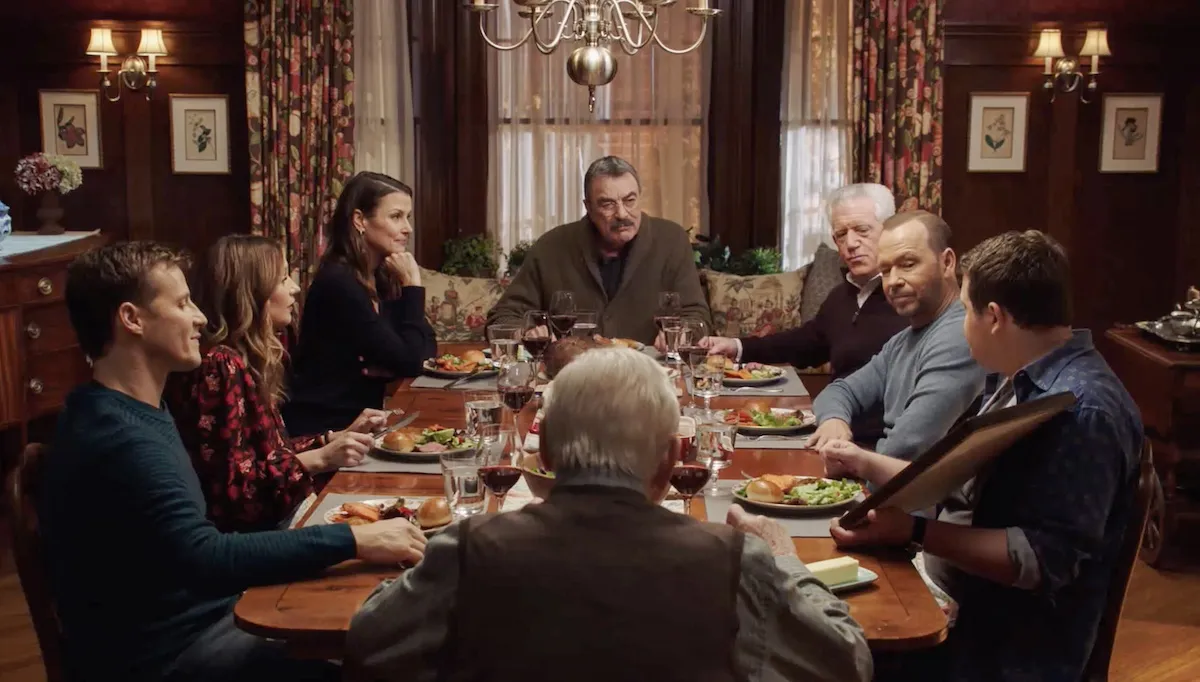 The Reagan family sitting at dinner, with Frank Reagan at the head of the table in 'Blue Bloods'