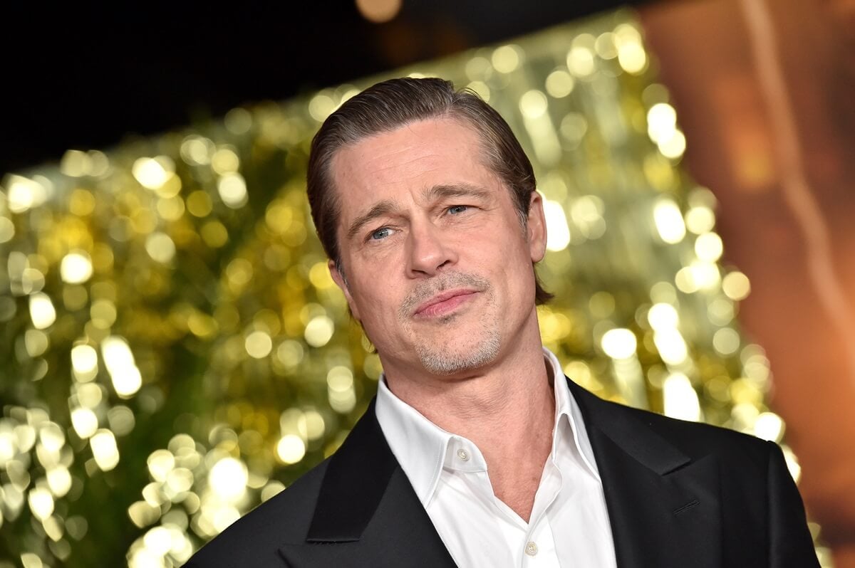 Brad Pitt posing at the 'Babylon' premiere in a suit.