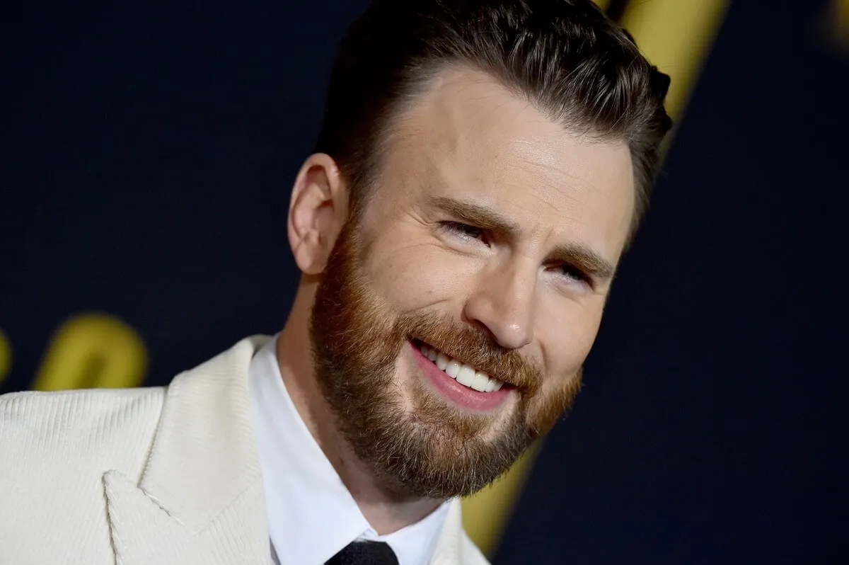Chris Evans wearing an all-white suit at the premiere of 'Knives Out'.