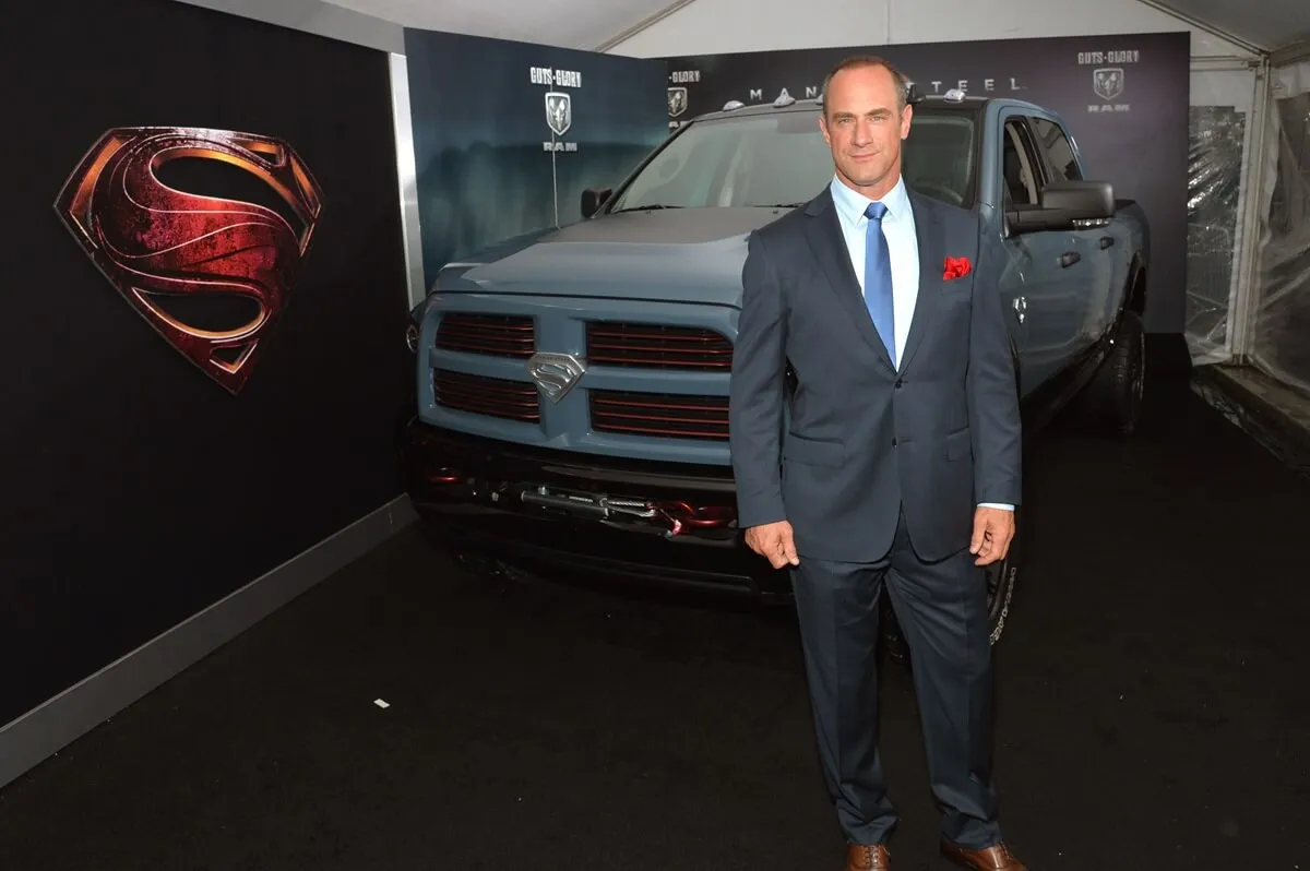 Chris Meloni posing at the premiere of 'Man of Steel' while wearing a suit.