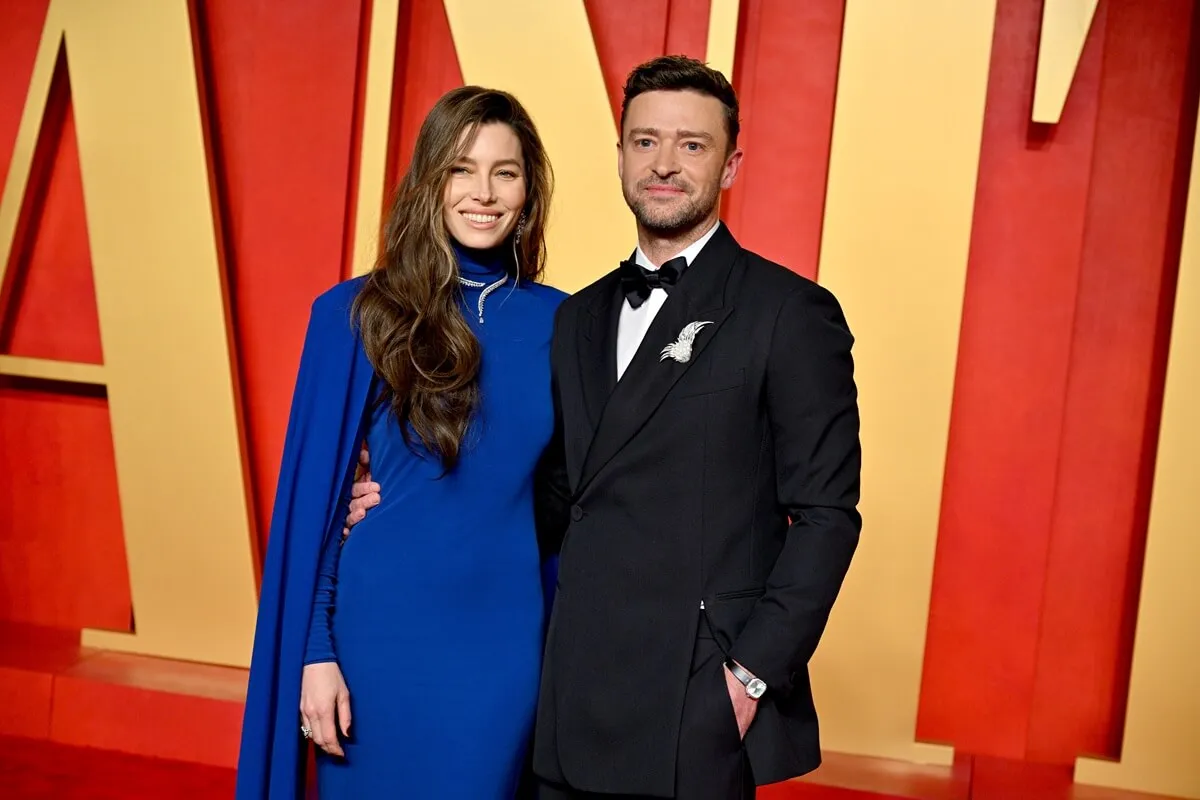 Justin Timberlake and Jessica Biel posing at the 2024 Vanity Fair Oscar Party.