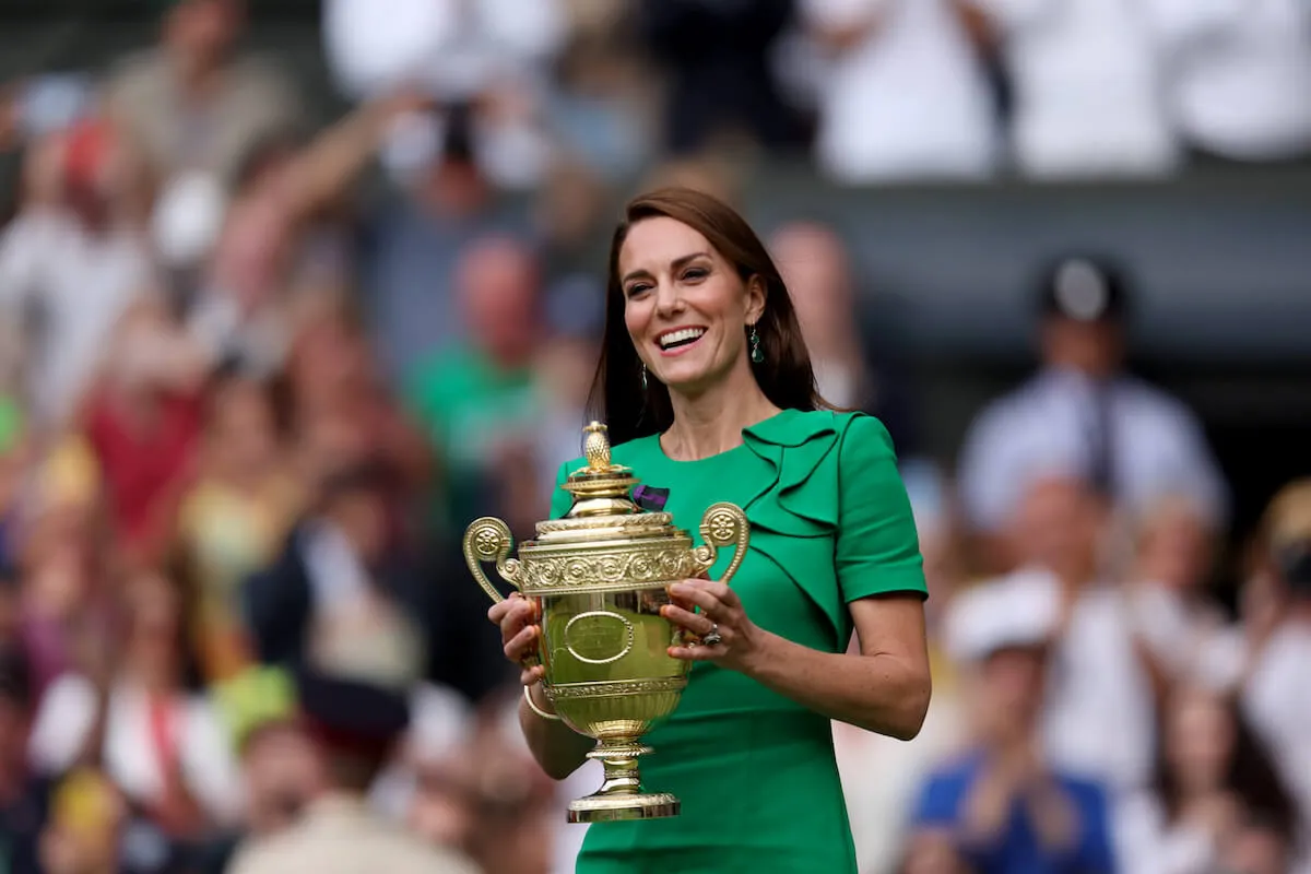 Kate Middleton hands out Wimbledon trophy wearing a green dress. 