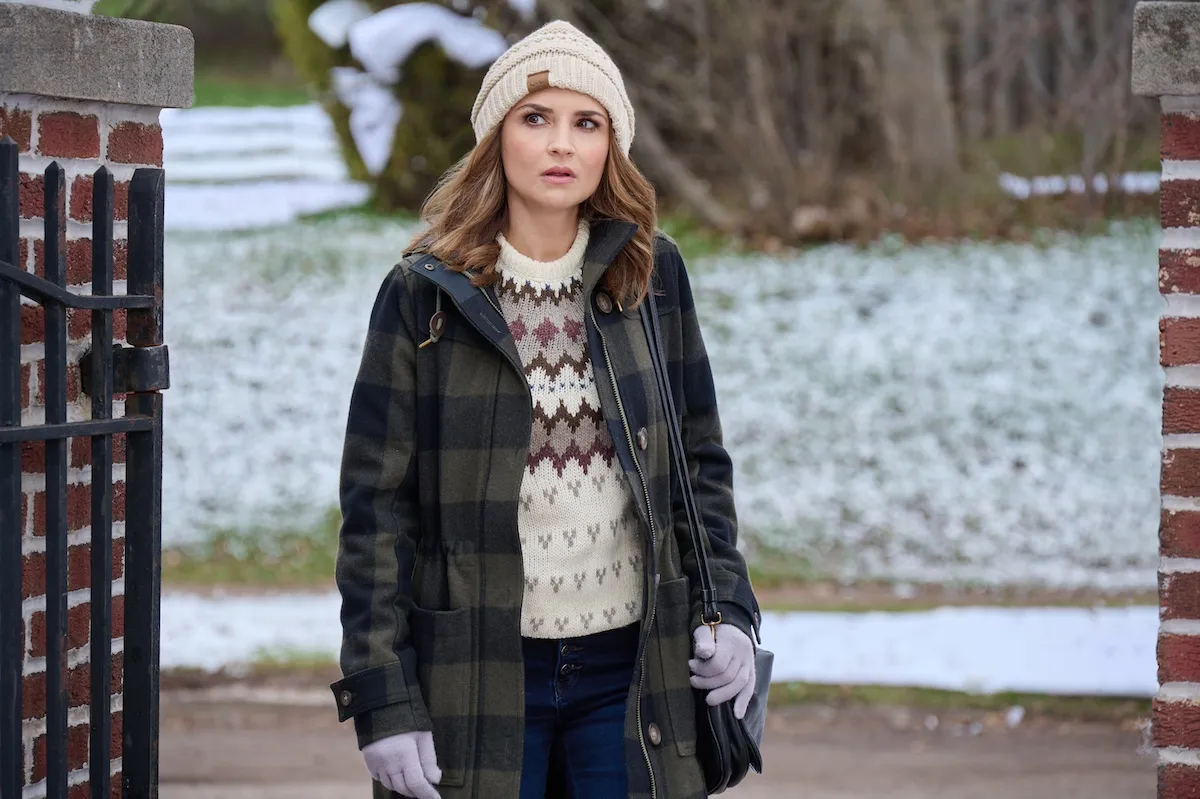 Rachael Leigh Cook wearing a knit hat and jacket in Hallmark Channel movie 'Rescuing Christmas'