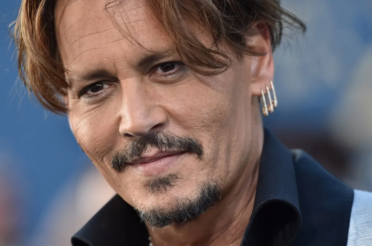 Johnny Depp posing at the premiere of 'Pirates of the Caribbean: Dead Men Tell No Tales'.