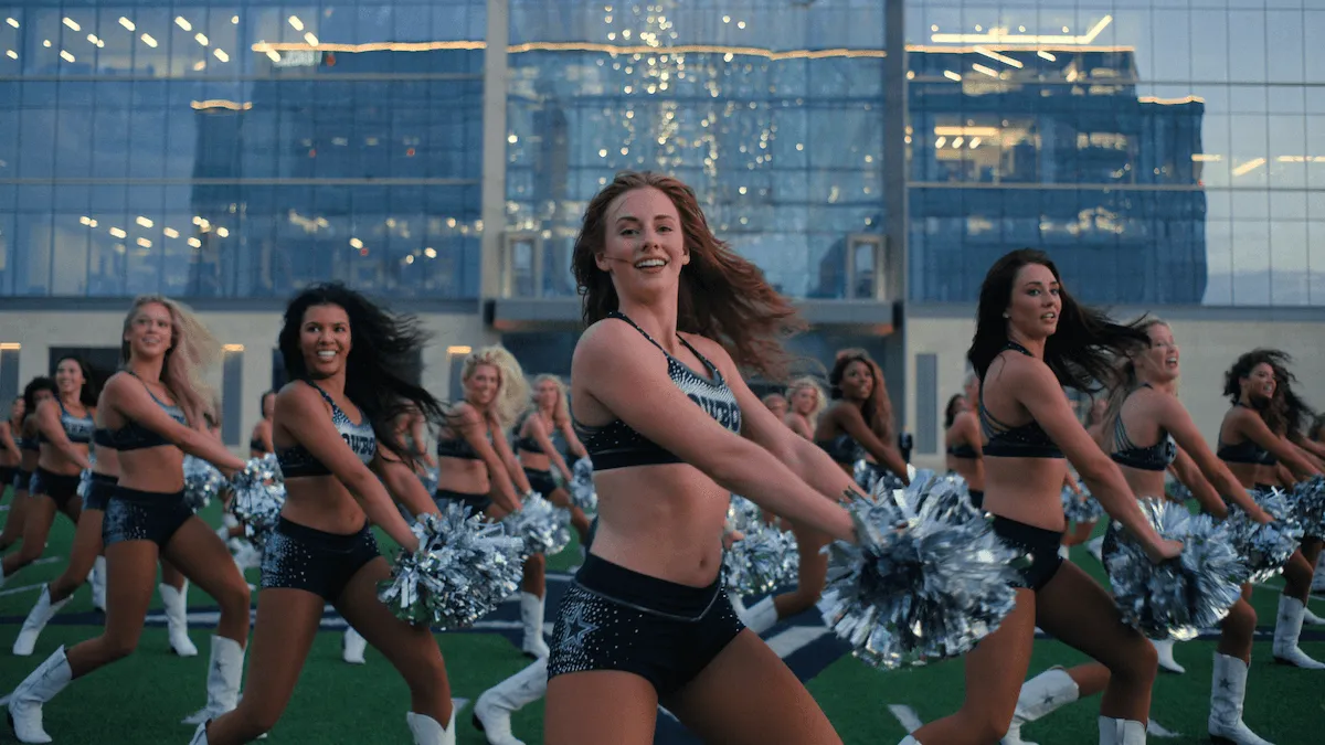 Dallas Cowboys Cheerleaders cheering