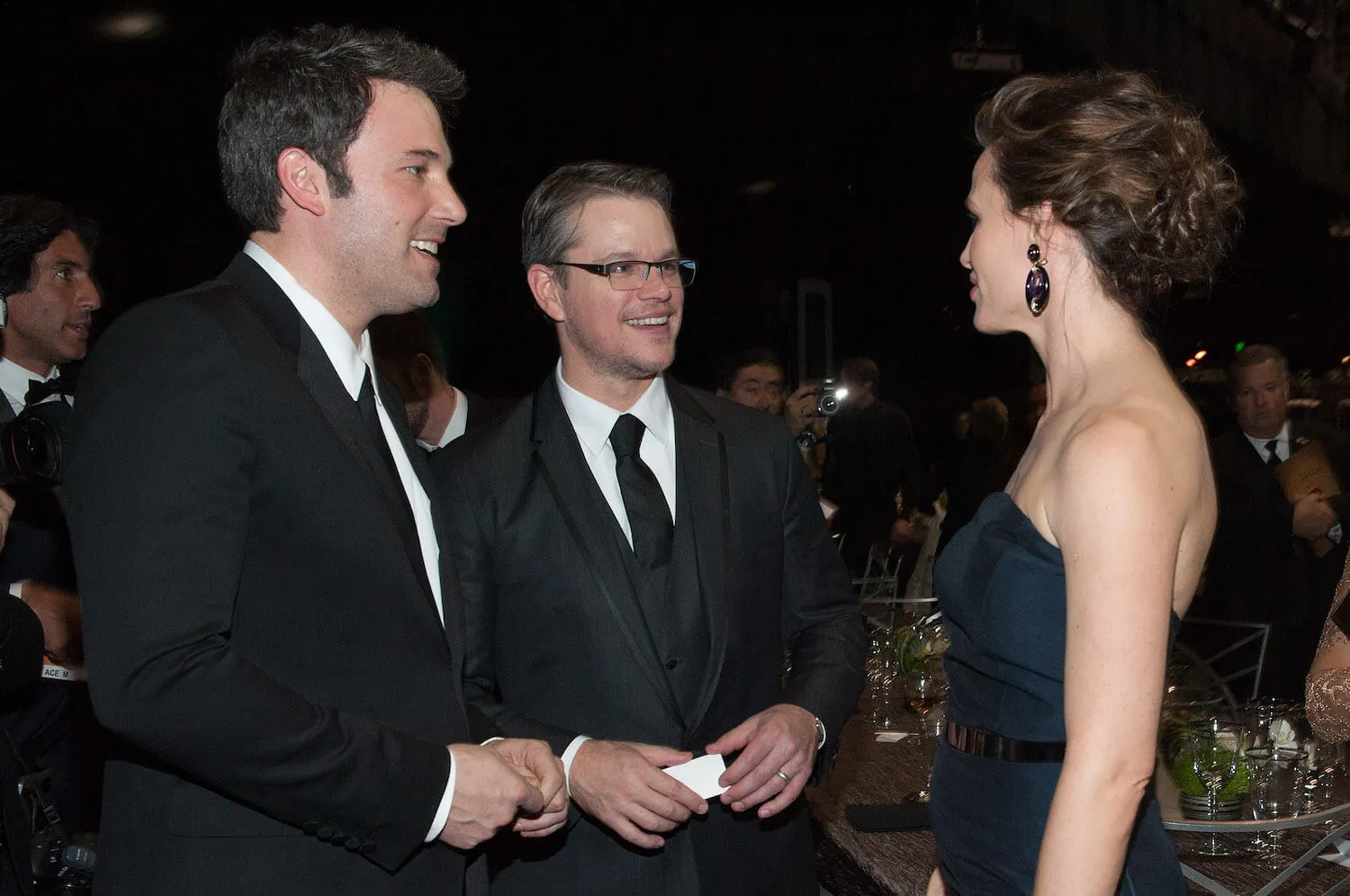 Ben Affleck, Matt Damon, and Jennifer Garner standing together and talking at the 20th Annual Screen Actors Guild Awards