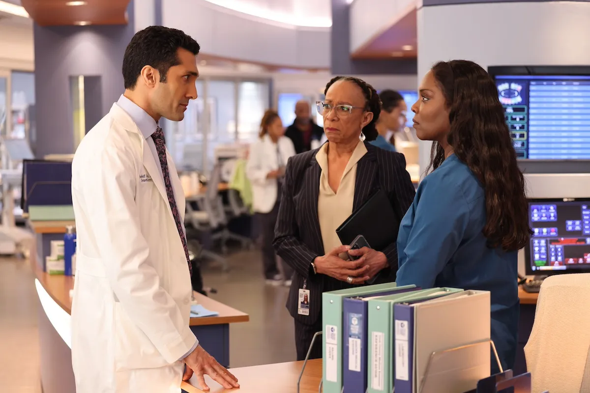 Dominic Rains as Crockett Marcel talking to two women in 'Chicago Med'