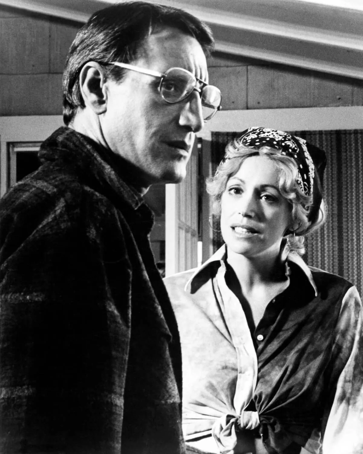 Black and white photo of Roy Scheider and Lorraine Gary in 'Jaws'