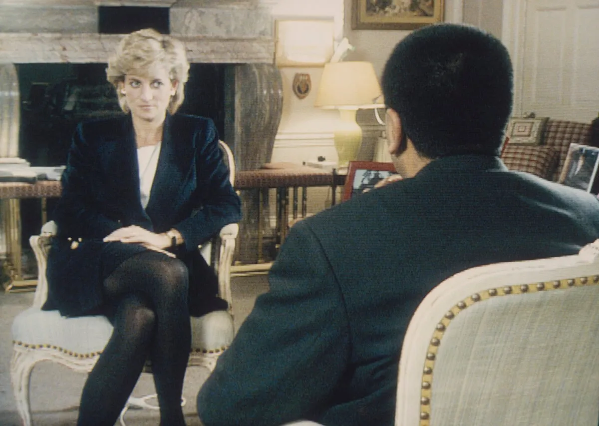 Martin Bashir interviews Princess Diana in Kensington Palace for the television program 'Panorama