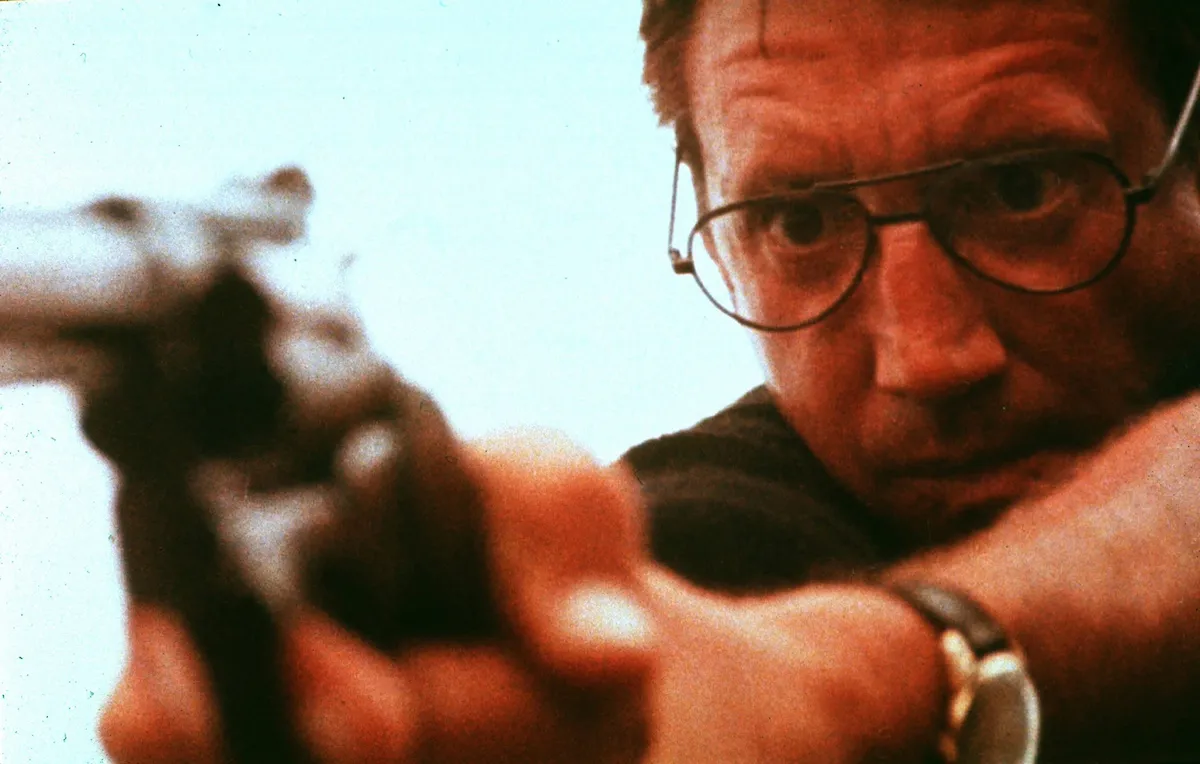 Chief Brody holding a gun in 'Jaws'