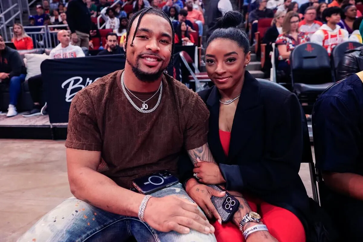 Simone Biles and Jonathan Owens attend a game between the Houston Rockets and the Los Angeles Lakers