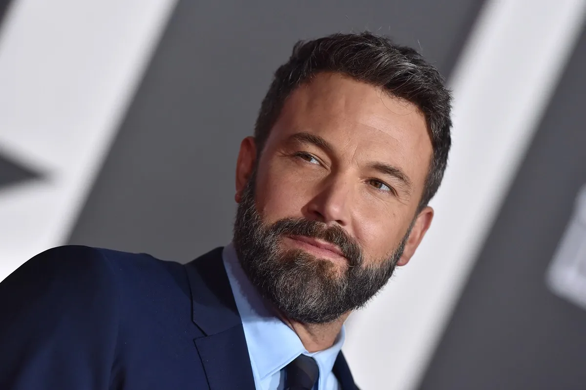 Ben Affleck posing in a suit at the premiere of 'Justice League'.