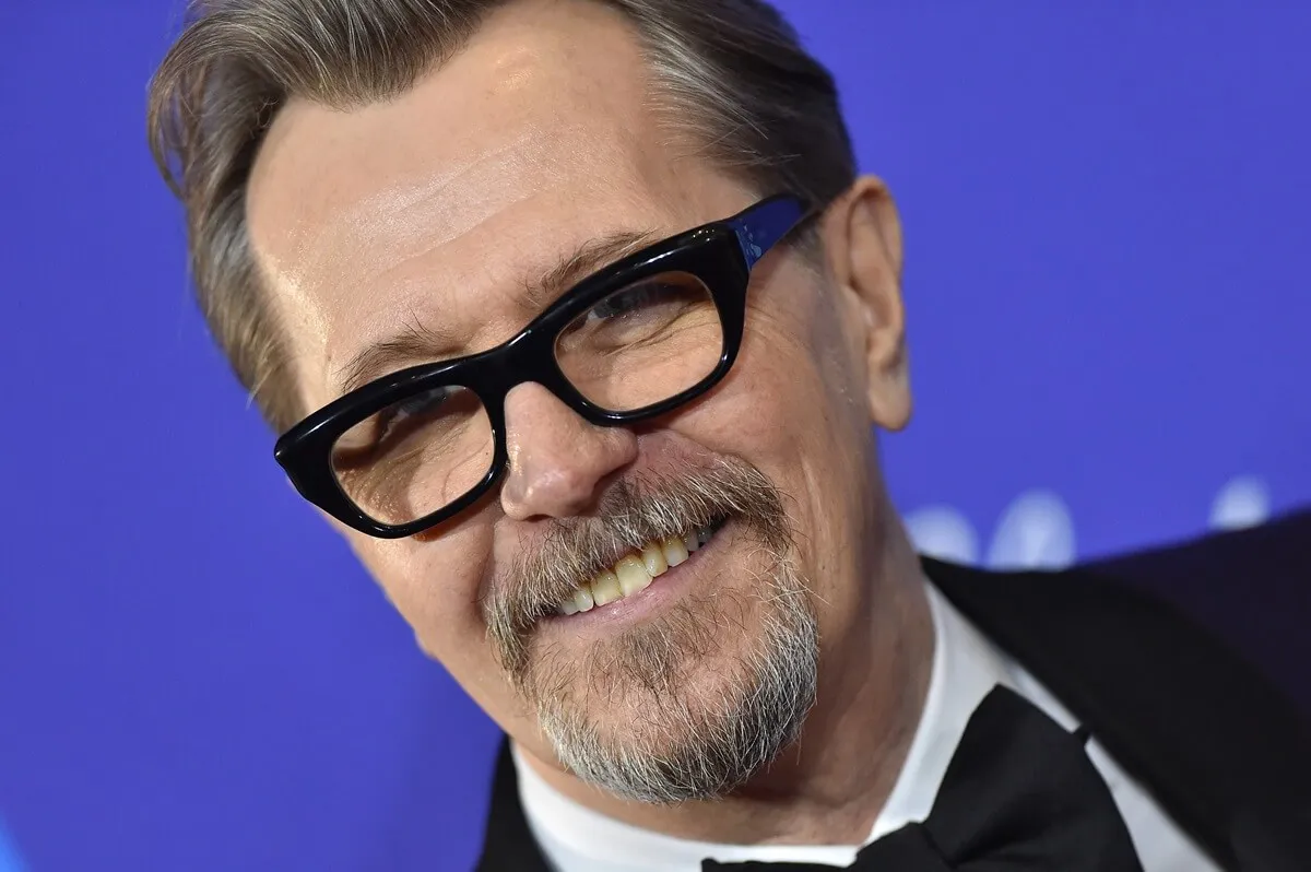 Gary Oldman attends the 29th Annual Palm Springs International Film Festival Awards Gala while wearing a suit.