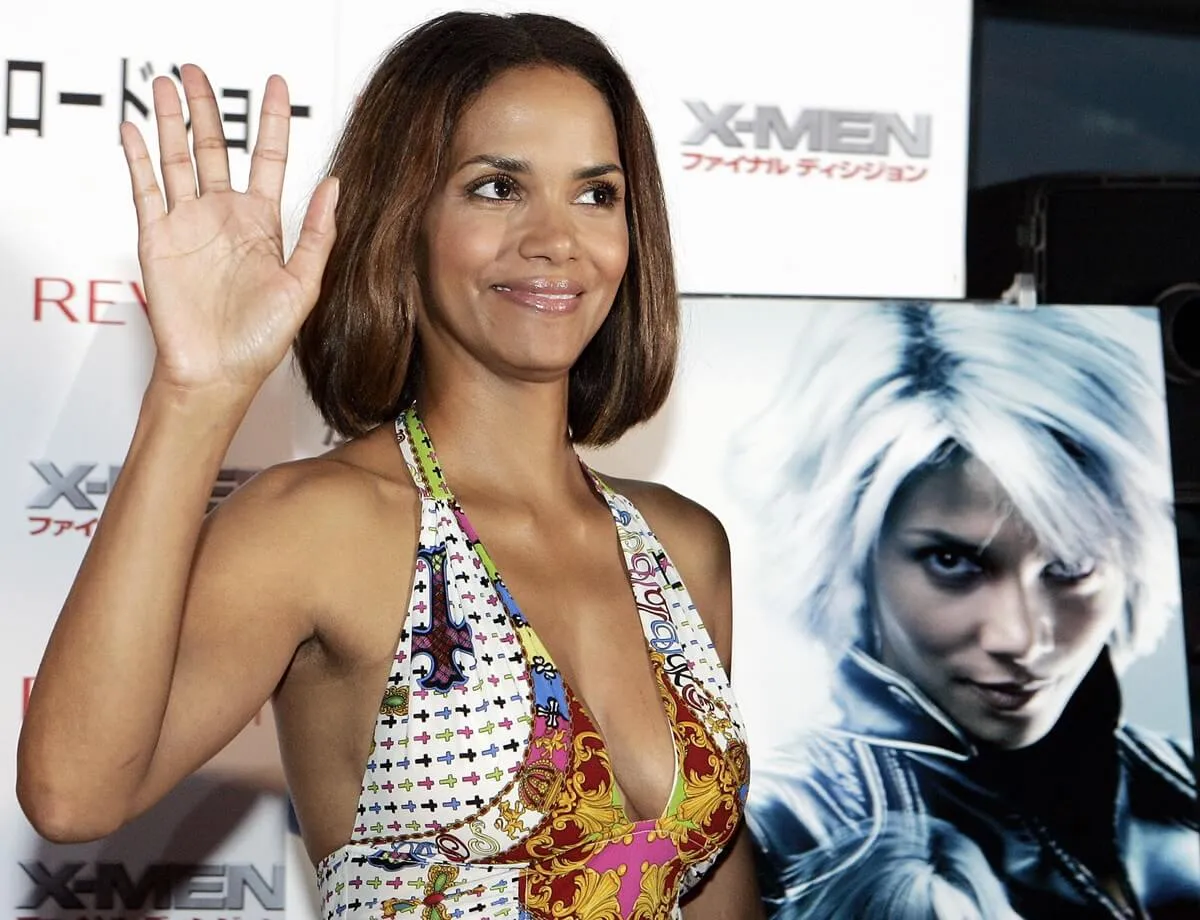 Halle Berry waves upon her red carpet arrival for the "X-Men The Last Stand" premier night in a dress.