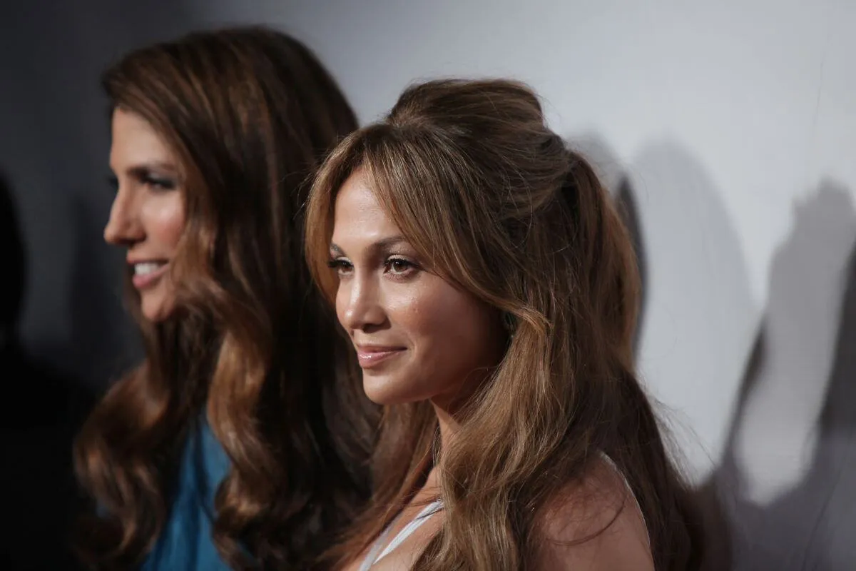 Jennifer Lopez stands in side profile next to her sister Lynda.