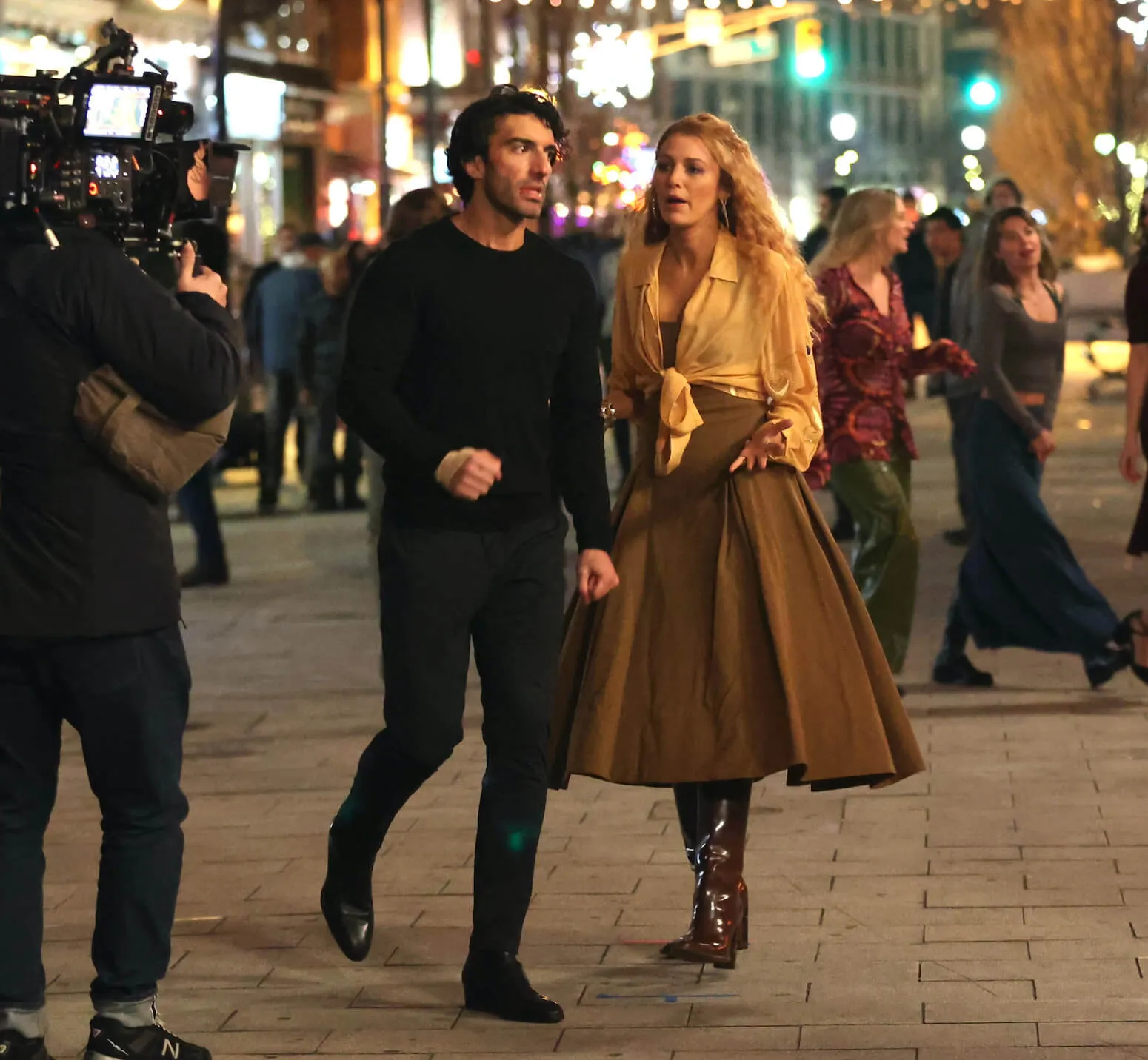 Justin Baldoni and Blake Lively talking to each other while filming 'It Ends With Us' during an outdoor night scene in January