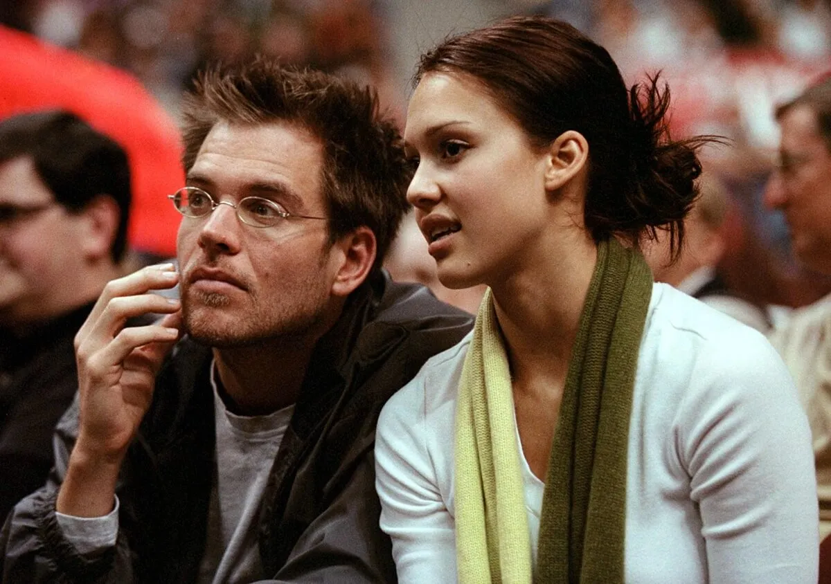 Michael Weatherly sitting down next to Jessica Alba at an NBA game.