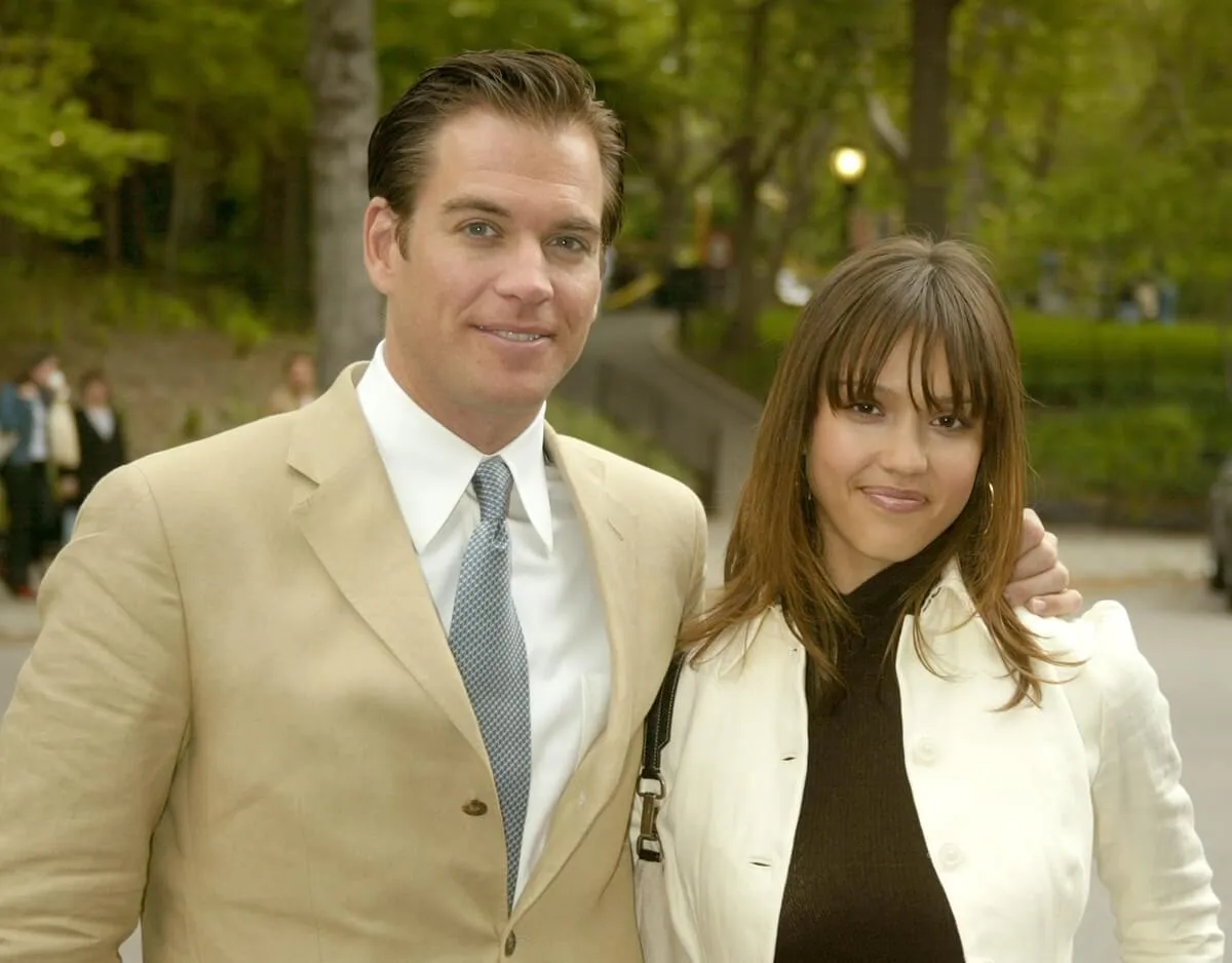 Michael Weatherly and Jessica Alba posing while wearing matching suits.