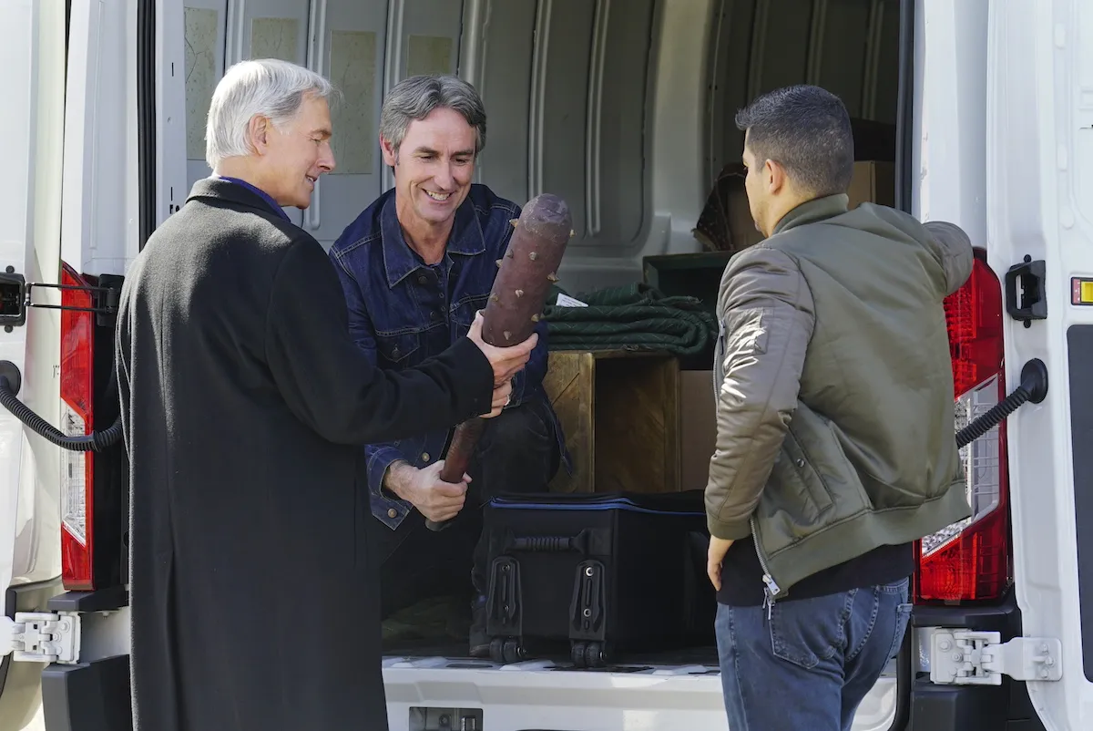 Mike Wolfe hands a club to Mark Harmon in 'NCIS"