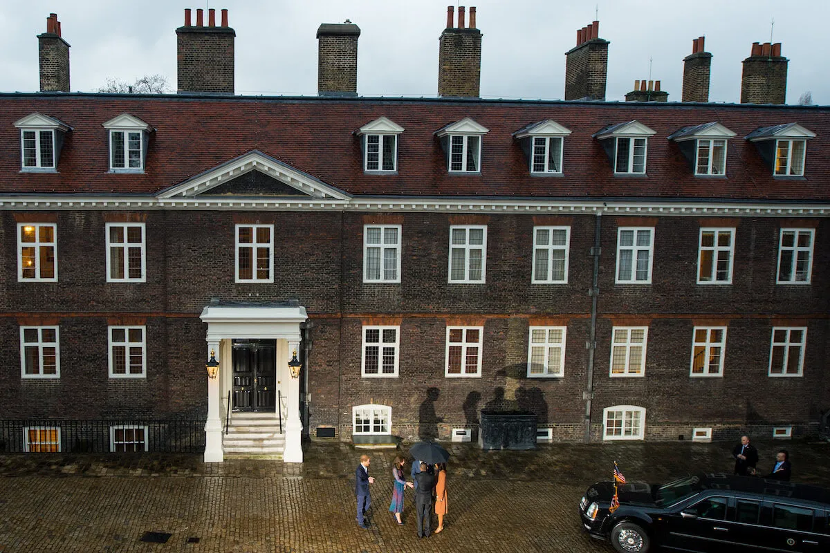 Prince William and Kate Middleton greet the Obamas outside Kensington Palace Apartment 1A, which Meghan Markle compared to Prince Harry's Nottingham Cottage