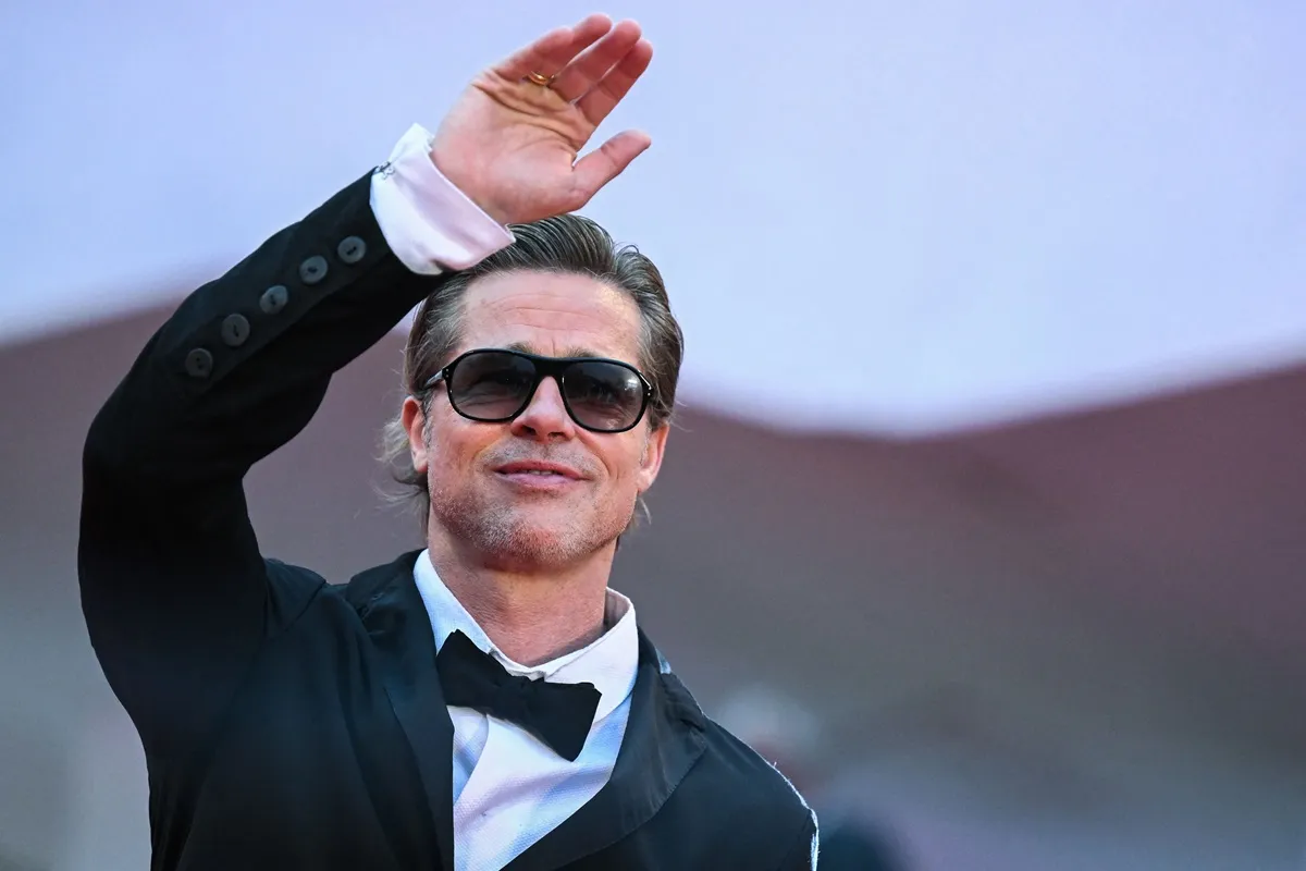 Brad Pitt arrives in a suit and sunglasses at the screening of 'Blonde'.