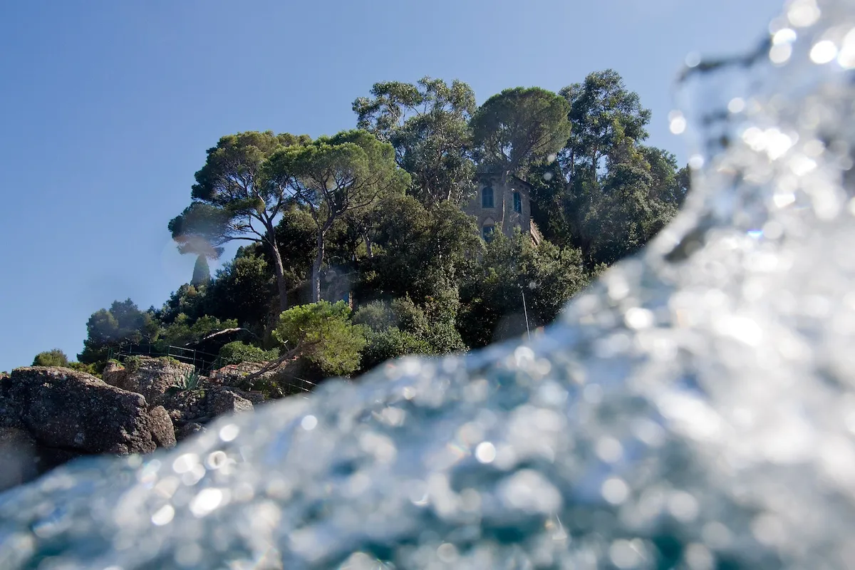 View of Villa Olivetta with waves