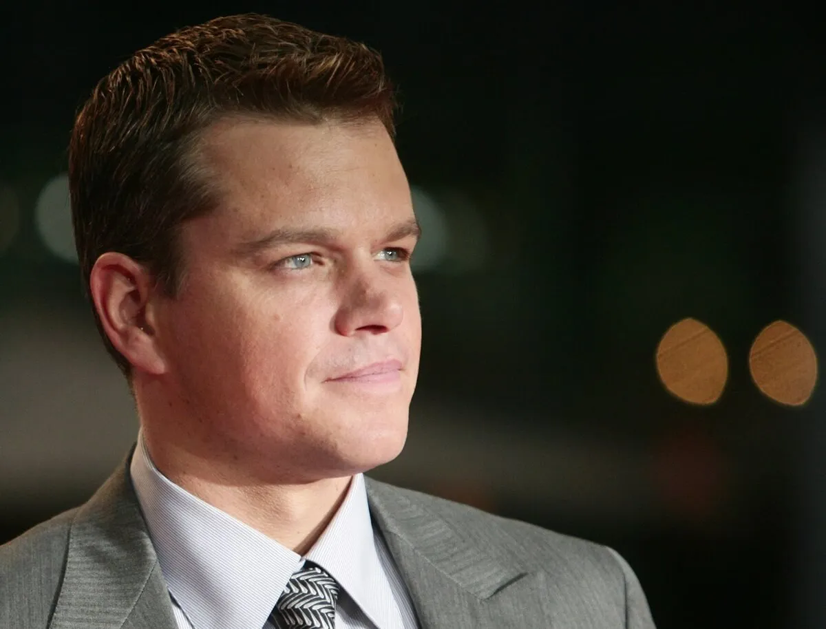 Matt Damon posing in a grey suit at the premiere of 'The Bourne Ultimatum'.