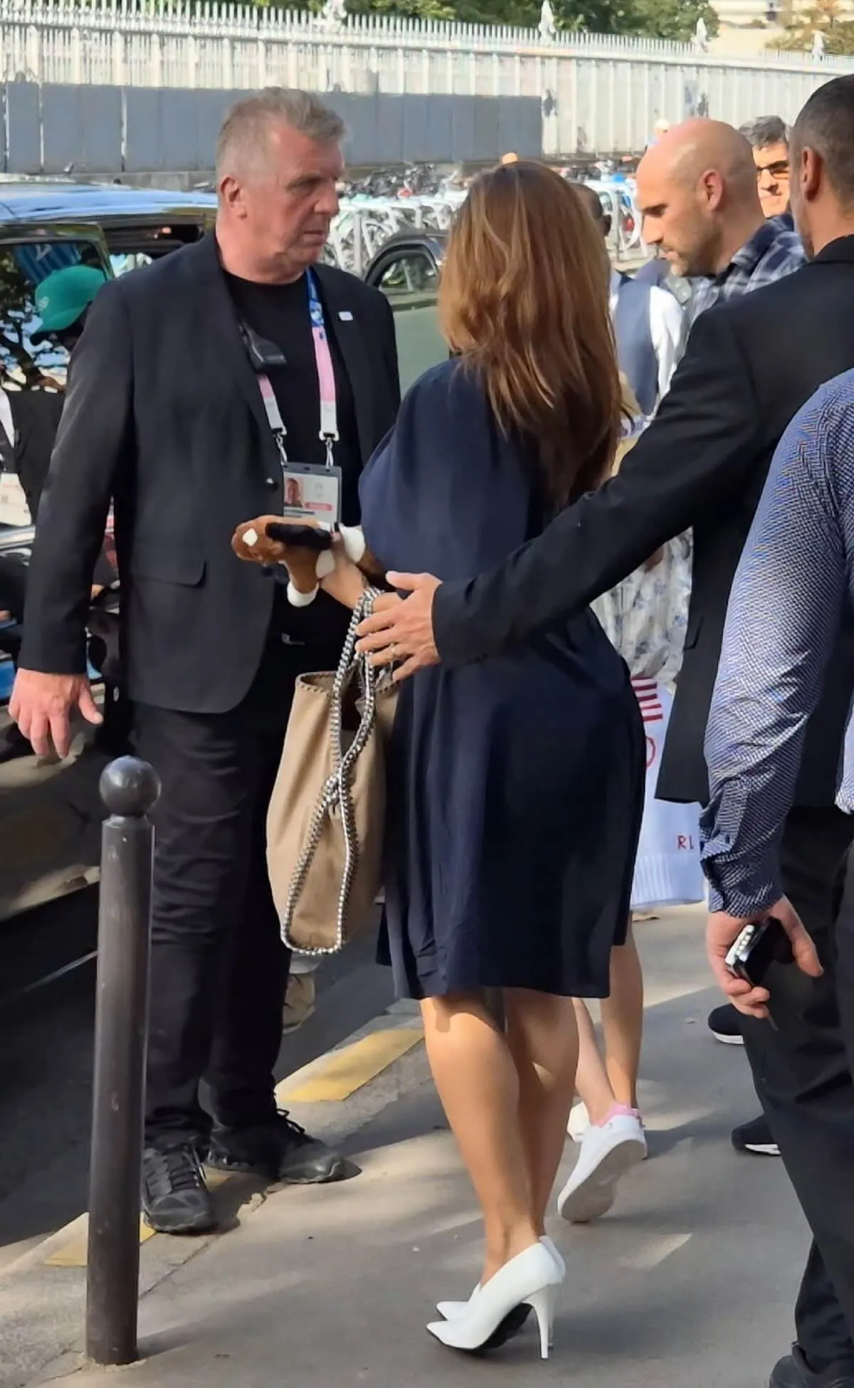 Eva Mendes about to enter a black SUV at the Olympics.