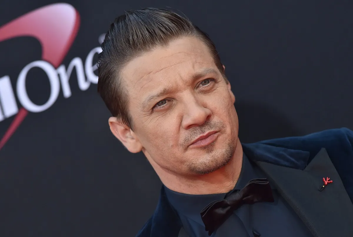 Jeremy Renner posing at the Espys in an all-black suit.