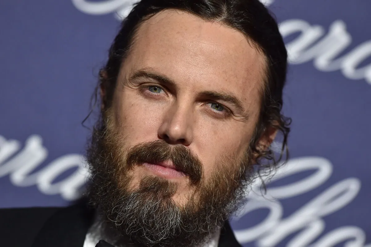 Casey Affleck arrives at the 28th Annual Palm Springs International Film Festival Film Awards Gala in a suit.