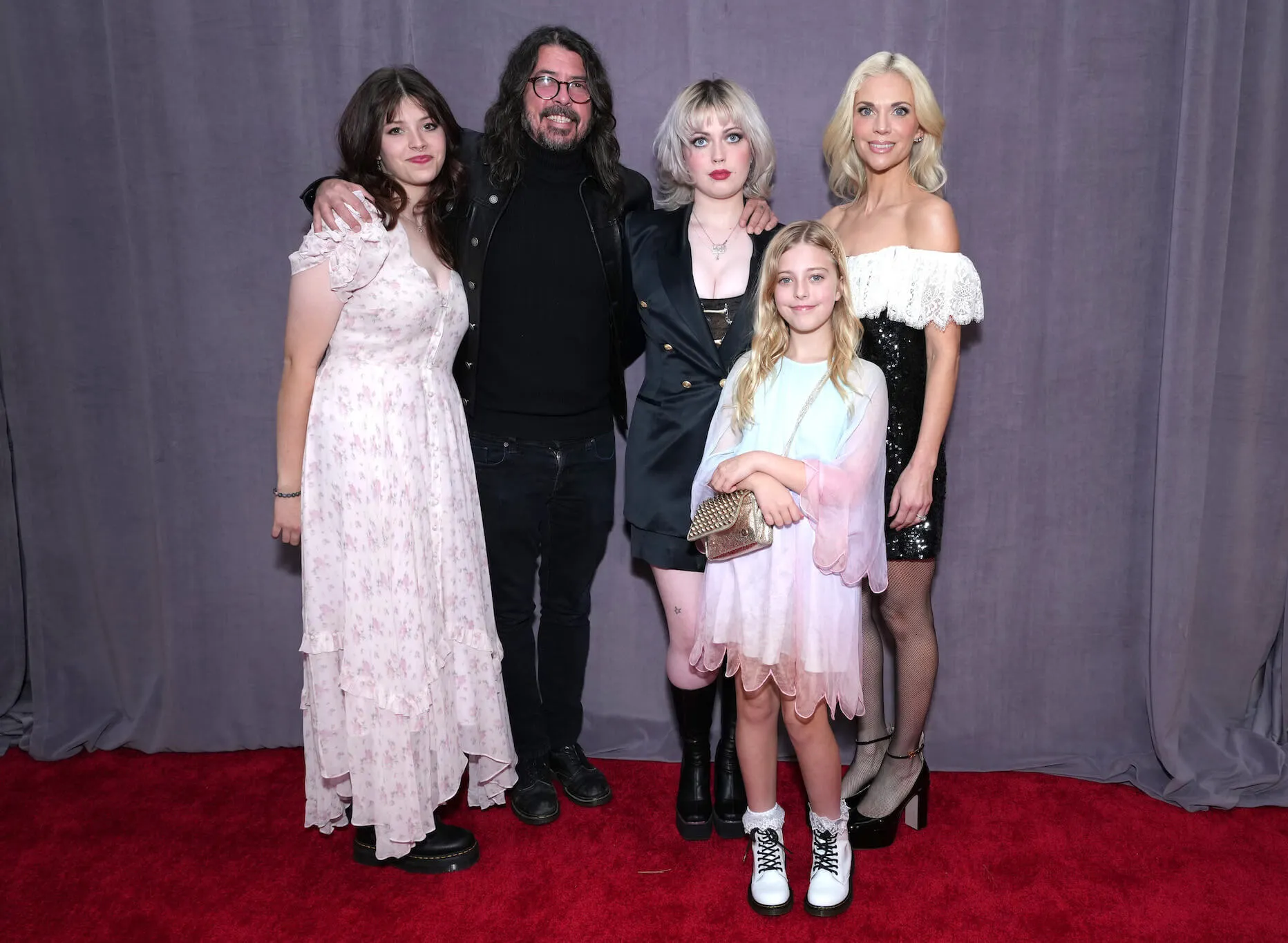 Dave Grohl posing with his 3 kids and wife, Jordyn Blum, at the Grammy Awards in 2023