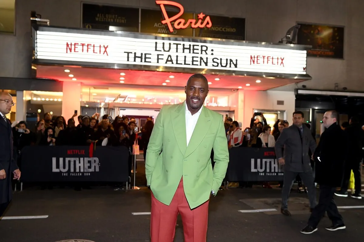 Idris Elba posing at the premiere of 'Luther: The Fallen Sun'.