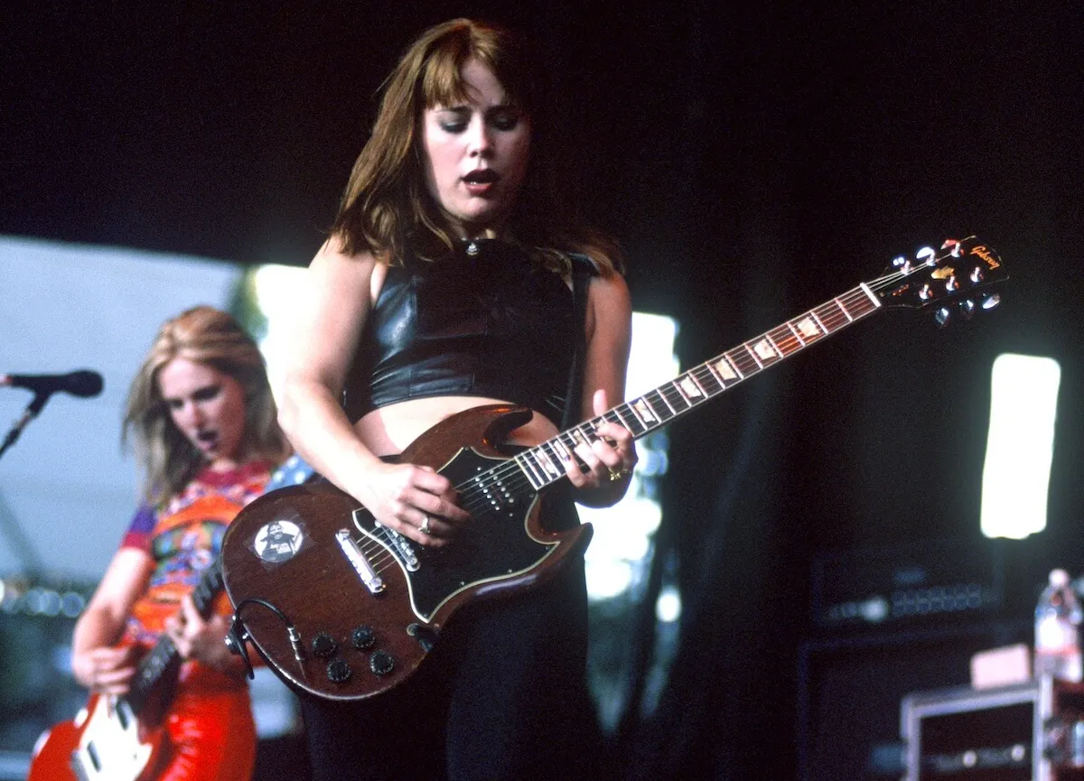 Louise Post playing guitar during a Veruca Salt concert