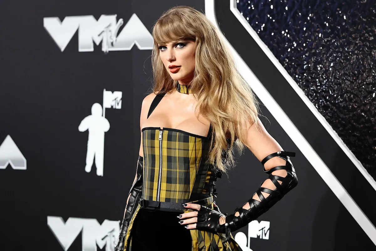 Taylor Swift, whose plaid outfit Alan Cumming said is similar to his in 'The Traitors' Season 3, at the 2024 MTV VMAs.