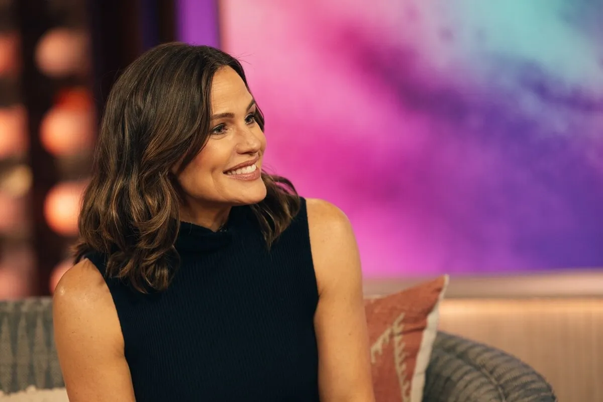 Jennifer Garner sitting down at 'The Kelly Clarkson Show' wearing a black dress.