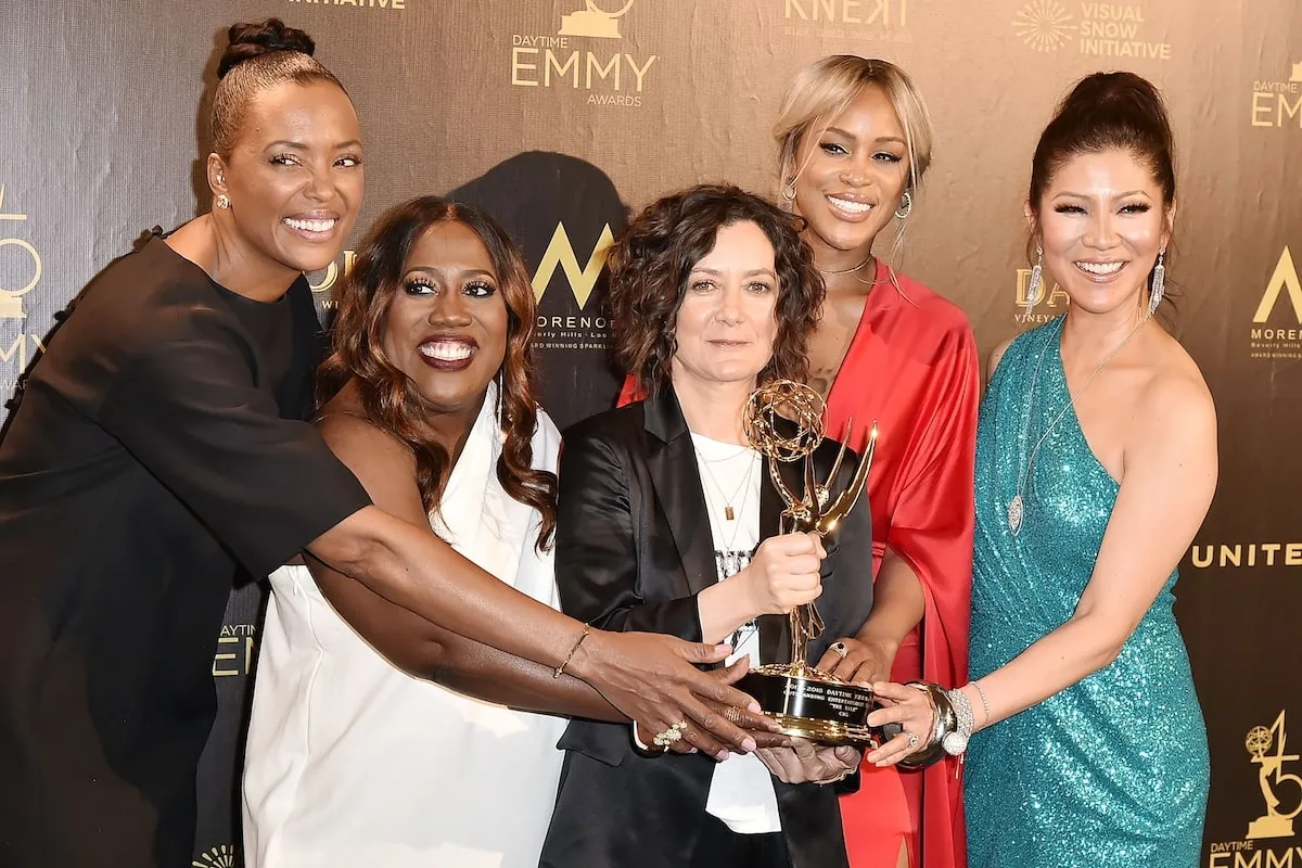 Eve holds her Daytime Emmy award with co-stars of The Talk, Aisha Tyler, Sheryl Underwood, Sara Gilbert, and Julie Chen