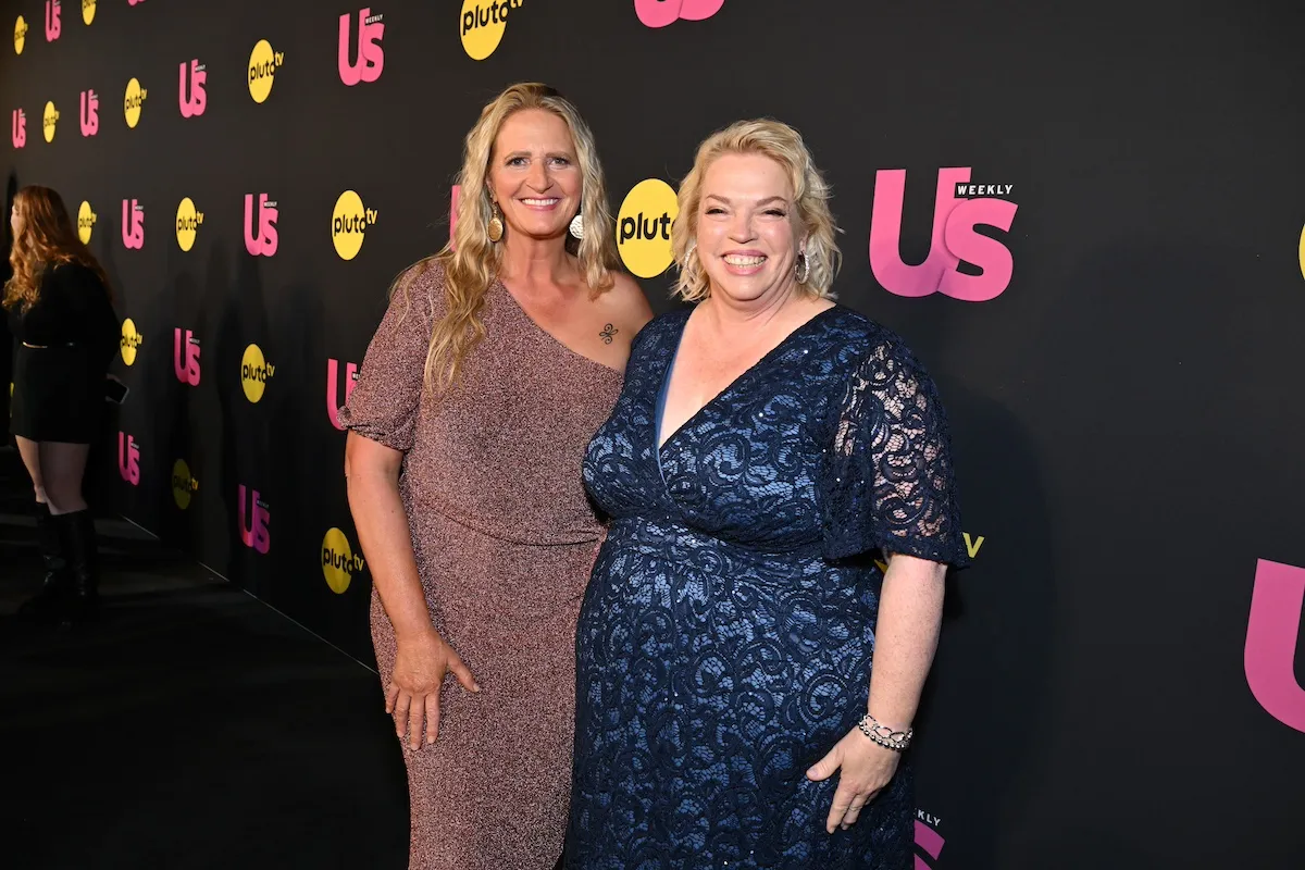 Christine Brown and Janelle Brown of 'Sister Wives' pose for a photo on the red carpet