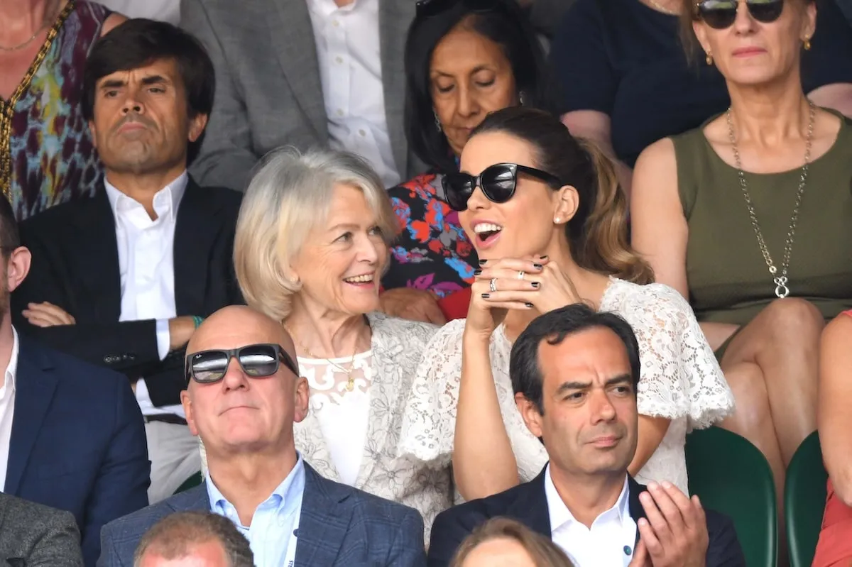 Wearing a white lace top, Kate Beckinsale sits with her mom Judy during Wimbledon