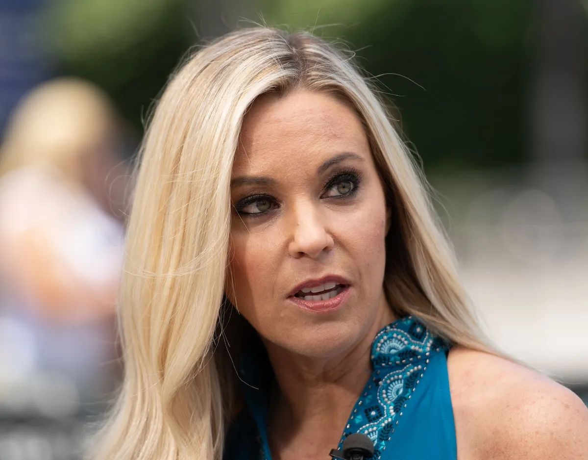 Kate Gosselin in a sleeveless teal top