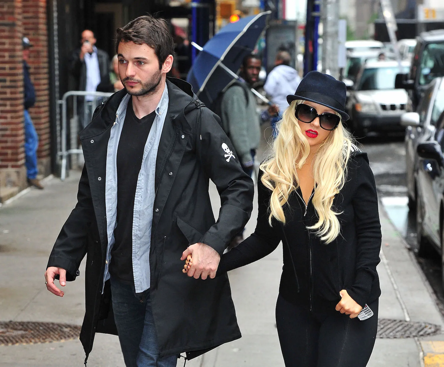 Matthew Rutler and Christina Aguilera walking and holding hands in 2011