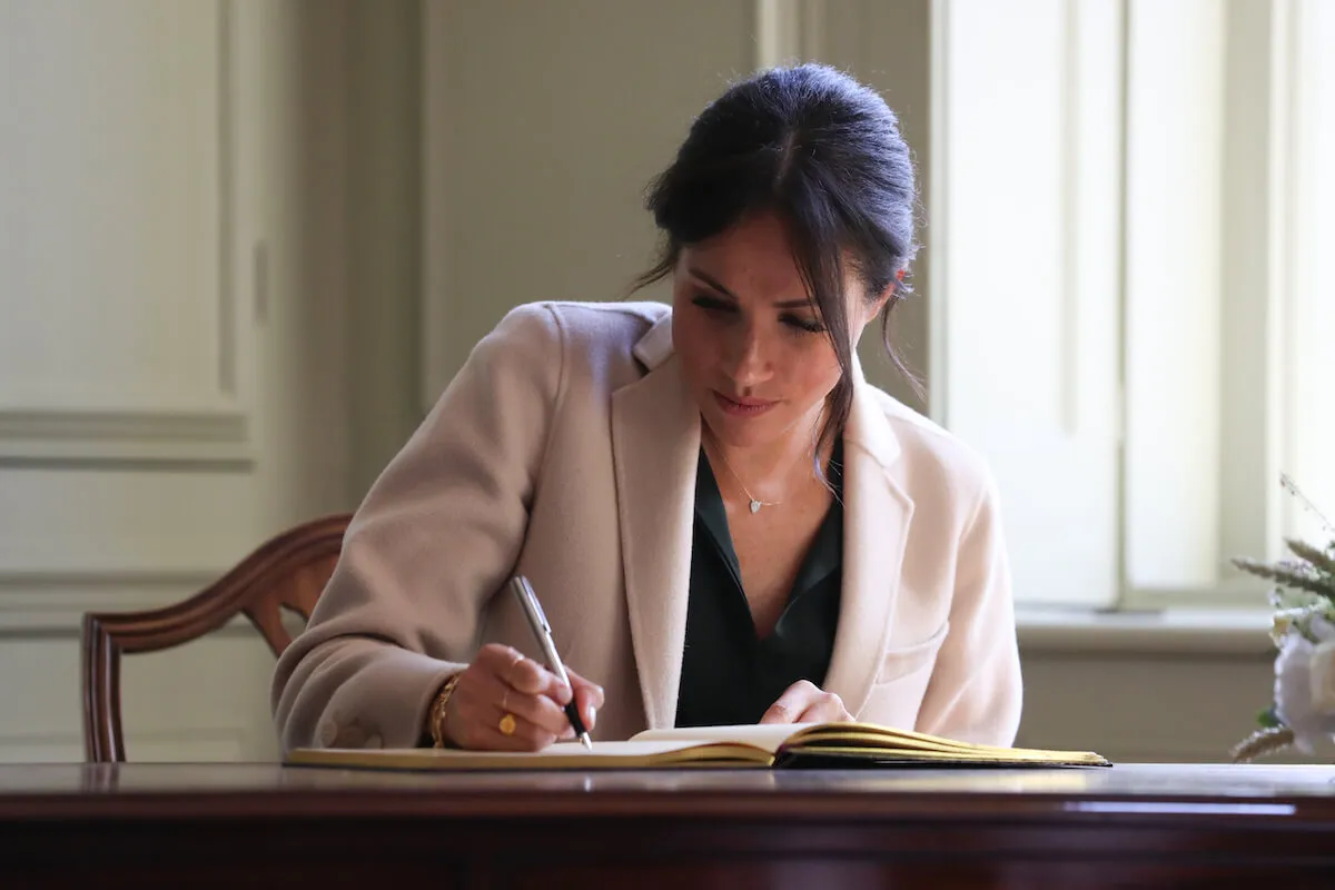 Meghan Markle, whose journal is a 'weapon' against the royal family, signs a guestbook